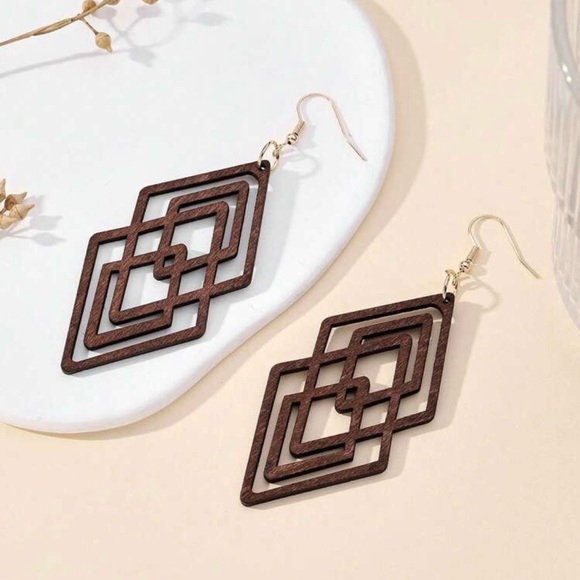 Elegant Brown Geometric Earrings - Picture 2 of 4